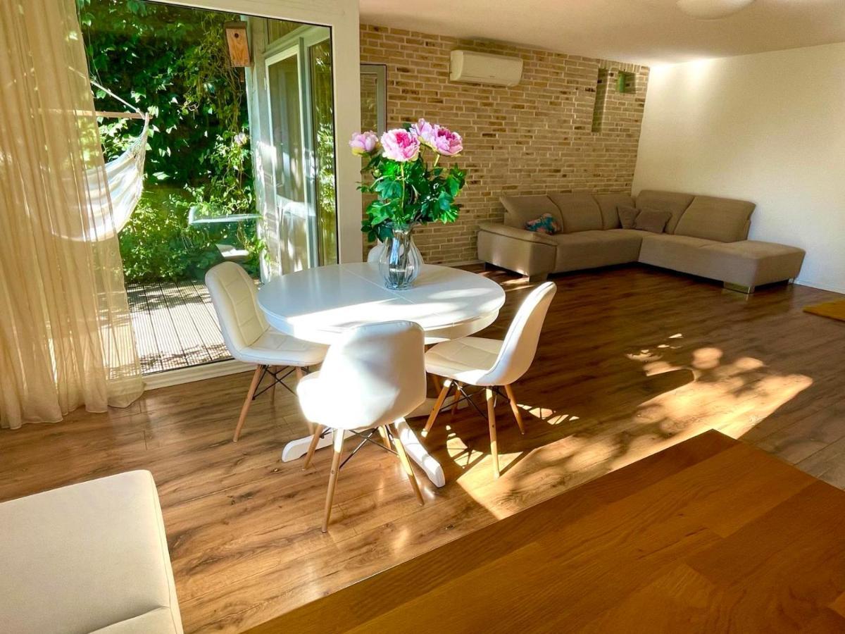 70M2 Romantic Living In The Old Town With Garden Pozsony Kültér fotó