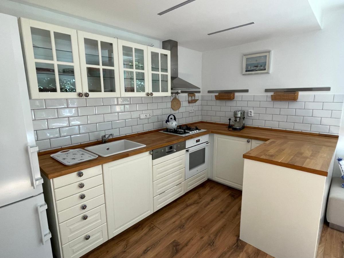 70M2 Romantic Living In The Old Town With Garden Pozsony Kültér fotó