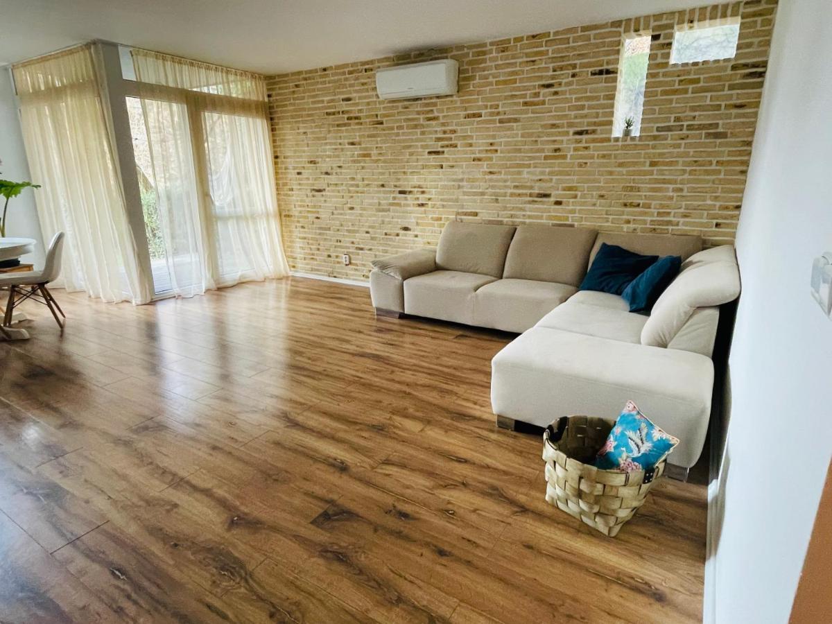 70M2 Romantic Living In The Old Town With Garden Pozsony Kültér fotó