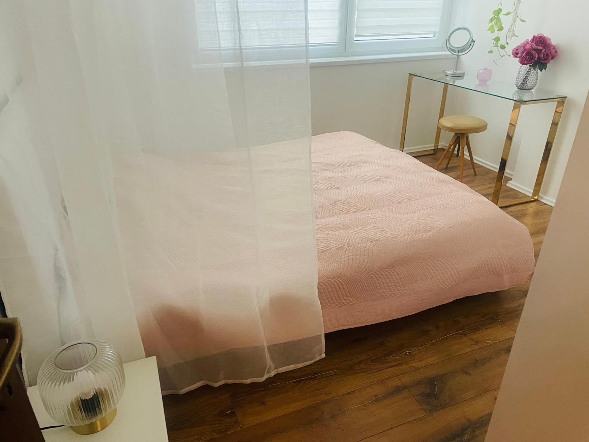 70M2 Romantic Living In The Old Town With Garden Pozsony Kültér fotó
