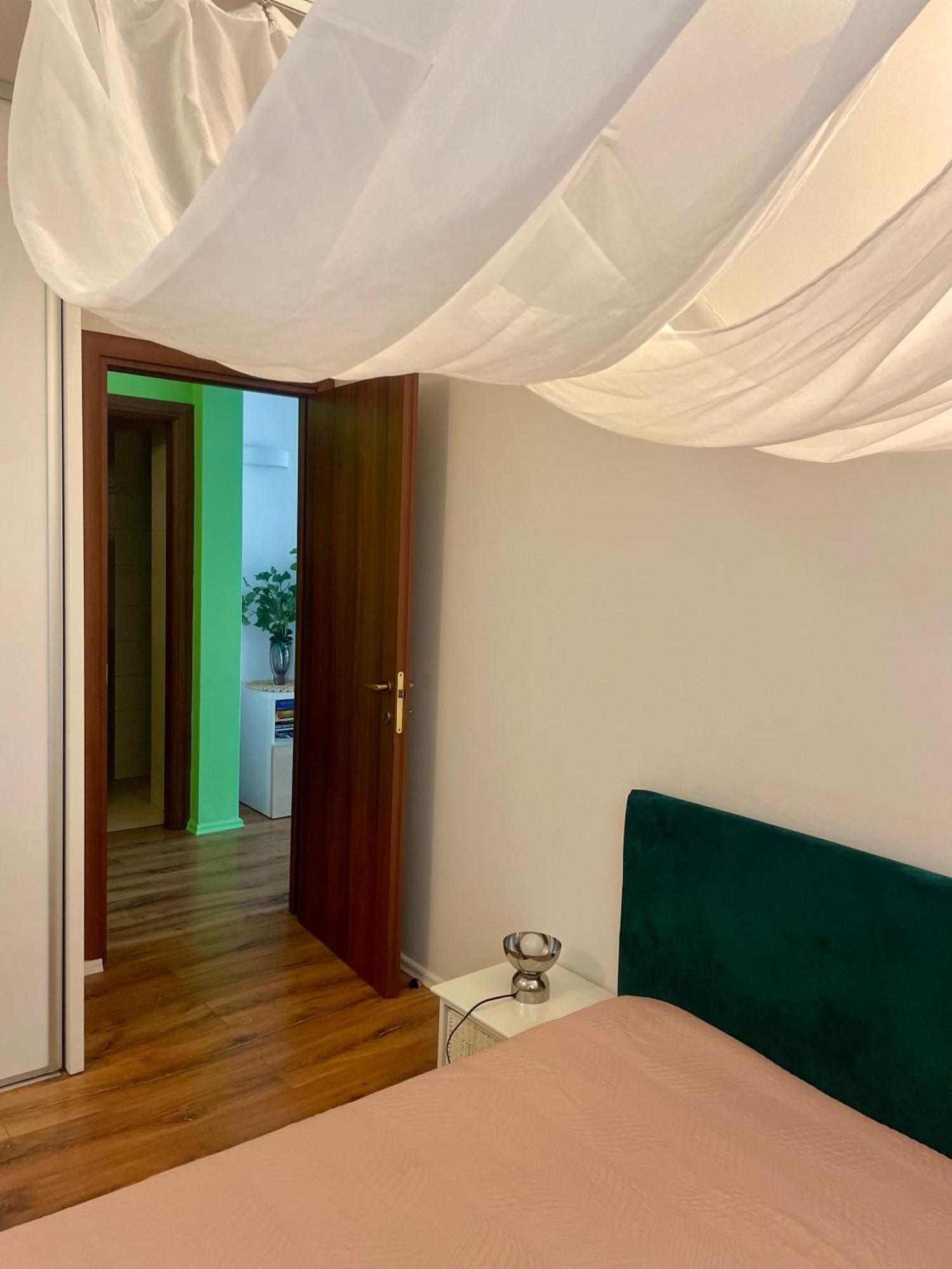 70M2 Romantic Living In The Old Town With Garden Pozsony Kültér fotó